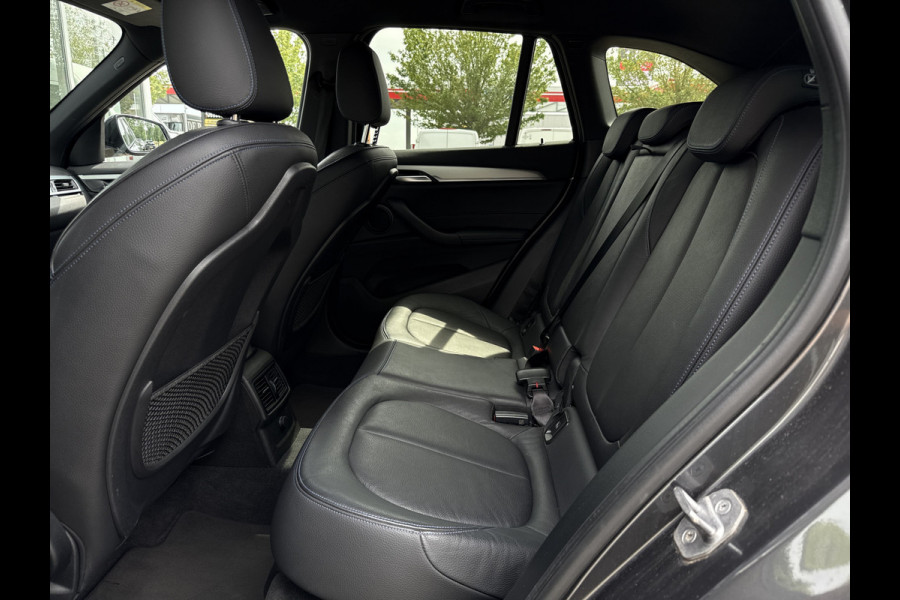 BMW X1 sDrive20i High Executive M-Sport | 1e Eig | Dealer OH | Head-up | Trekhaak | Leder