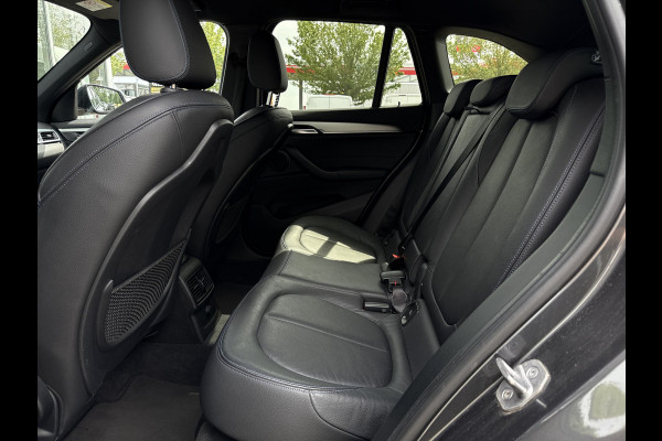 BMW X1 sDrive20i High Executive M-Sport | 1e Eig | Dealer OH | Head-up | Trekhaak | Leder