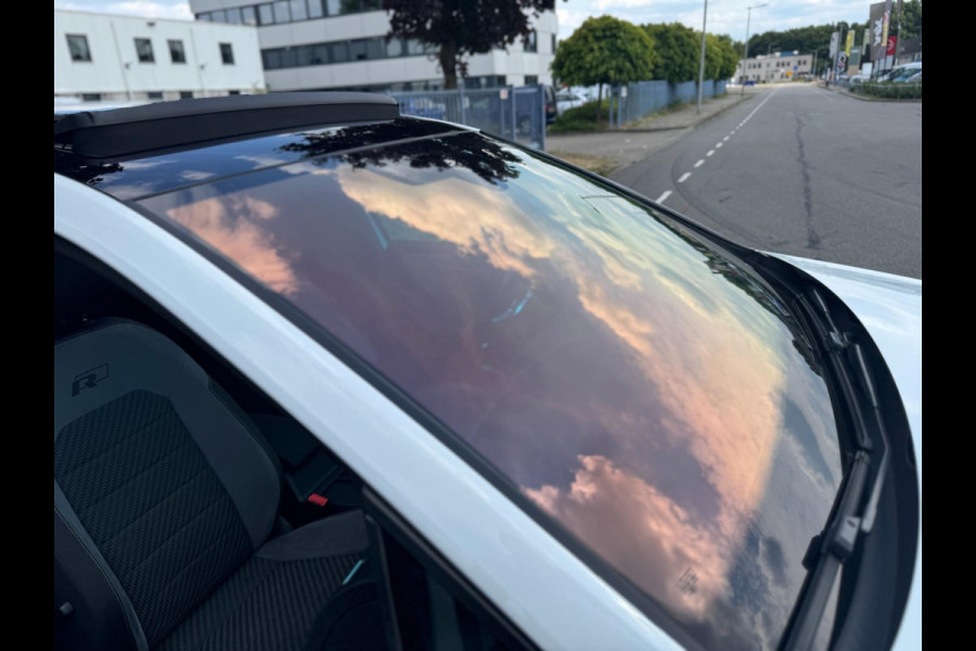 Volkswagen Golf 1.4 TSI Highline R Line DSG Pano Camera Navi Virtual