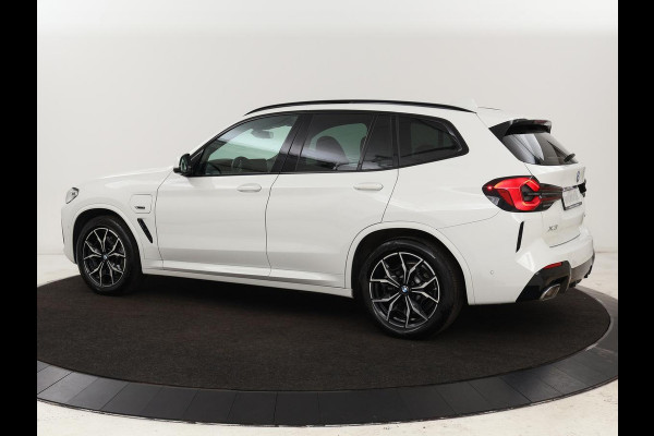 BMW X3 xDrive30e M-Sport | Leder | Adaptive cruise | Stoel & stuurverwarming | Carplay | Camera | Sportstoelen | Live Cockpit | Full LED | Navigatie