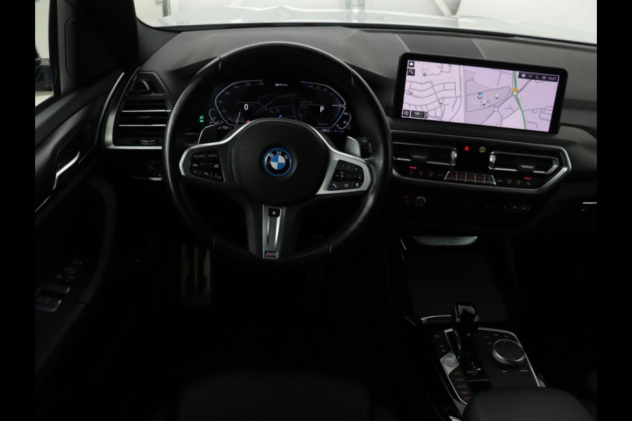 BMW X3 xDrive30e M-Sport | Leder | Adaptive cruise | Stoel & stuurverwarming | Carplay | Camera | Sportstoelen | Live Cockpit | Full LED | Navigatie