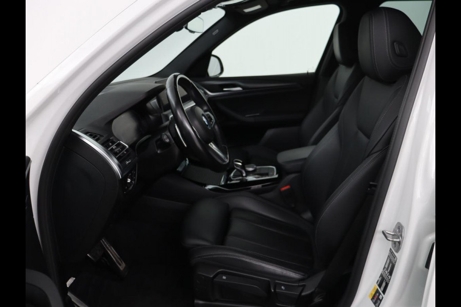 BMW X3 xDrive30e M-Sport | Leder | Adaptive cruise | Stoel & stuurverwarming | Carplay | Camera | Sportstoelen | Live Cockpit | Full LED | Navigatie