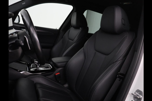 BMW X3 xDrive30e M-Sport | Leder | Adaptive cruise | Stoel & stuurverwarming | Carplay | Camera | Sportstoelen | Live Cockpit | Full LED | Navigatie
