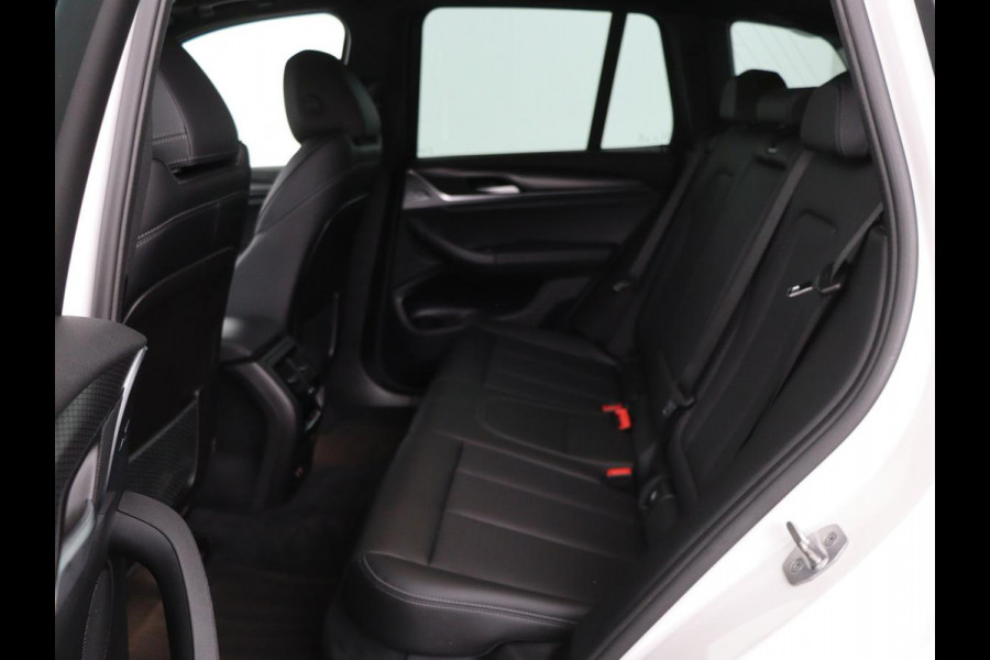 BMW X3 xDrive30e M-Sport | Leder | Adaptive cruise | Stoel & stuurverwarming | Carplay | Camera | Sportstoelen | Live Cockpit | Full LED | Navigatie