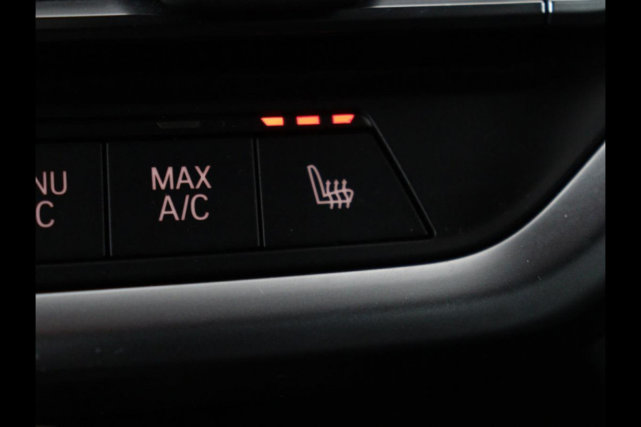 BMW X3 xDrive30e M-Sport | Leder | Adaptive cruise | Stoel & stuurverwarming | Carplay | Camera | Sportstoelen | Live Cockpit | Full LED | Navigatie