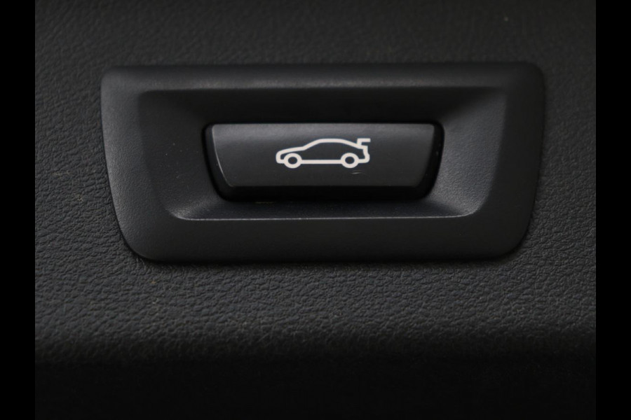 BMW X3 xDrive30e M-Sport | Leder | Adaptive cruise | Stoel & stuurverwarming | Carplay | Camera | Sportstoelen | Live Cockpit | Full LED | Navigatie