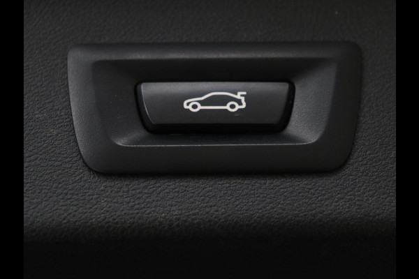 BMW X3 xDrive30e M-Sport | Leder | Adaptive cruise | Stoel & stuurverwarming | Carplay | Camera | Sportstoelen | Live Cockpit | Full LED | Navigatie