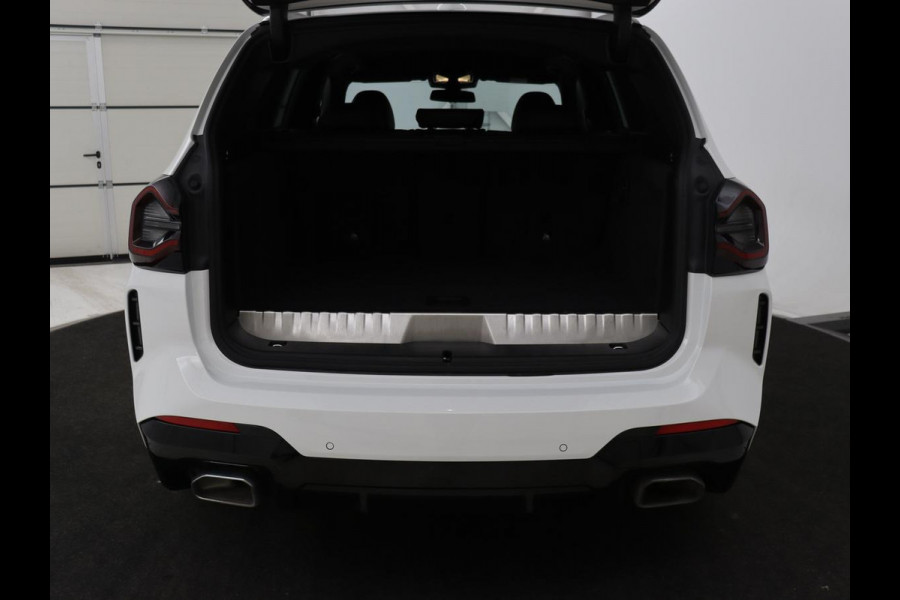 BMW X3 xDrive30e M-Sport | Leder | Adaptive cruise | Stoel & stuurverwarming | Carplay | Camera | Sportstoelen | Live Cockpit | Full LED | Navigatie