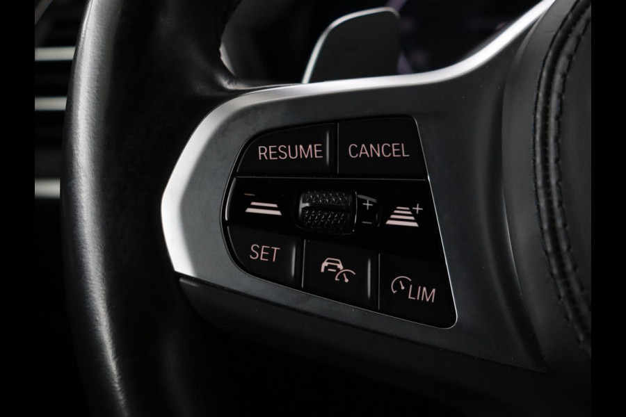 BMW X3 xDrive30e M-Sport | Leder | Adaptive cruise | Stoel & stuurverwarming | Carplay | Camera | Sportstoelen | Live Cockpit | Full LED | Navigatie