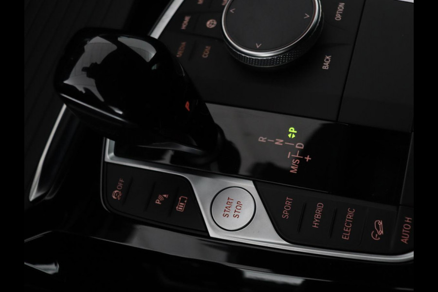 BMW X3 xDrive30e M-Sport | Leder | Adaptive cruise | Stoel & stuurverwarming | Carplay | Camera | Sportstoelen | Live Cockpit | Full LED | Navigatie