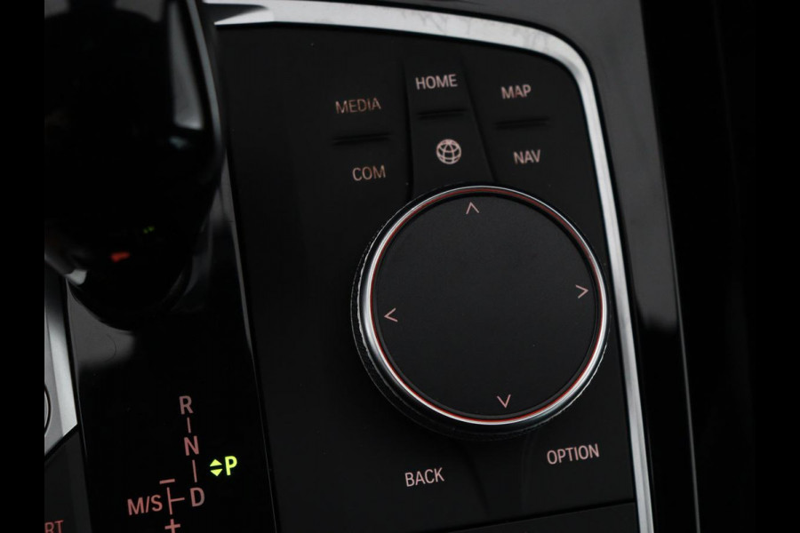 BMW X3 xDrive30e M-Sport | Leder | Adaptive cruise | Stoel & stuurverwarming | Carplay | Camera | Sportstoelen | Live Cockpit | Full LED | Navigatie
