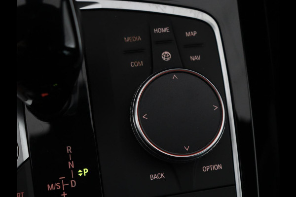 BMW X3 xDrive30e M-Sport | Leder | Adaptive cruise | Stoel & stuurverwarming | Carplay | Camera | Sportstoelen | Live Cockpit | Full LED | Navigatie