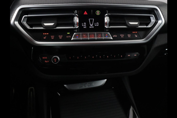 BMW X3 xDrive30e M-Sport | Leder | Adaptive cruise | Stoel & stuurverwarming | Carplay | Camera | Sportstoelen | Live Cockpit | Full LED | Navigatie
