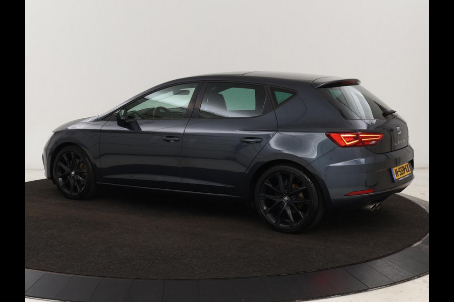 Seat Leon 1.5 TSI FR Ultimate Edition Black | Panoramadak | Stoelverwarming | Beats Audio | Virual Cockpit | Adaptive cruise | Full LED | Leder/Alcantara | Keyless | Navigatie | Sfeerverlichting