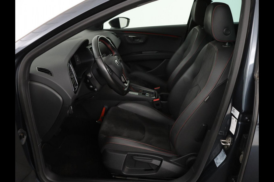 Seat Leon 1.5 TSI FR Ultimate Edition Black | Panoramadak | Stoelverwarming | Beats Audio | Virual Cockpit | Adaptive cruise | Full LED | Leder/Alcantara | Keyless | Navigatie | Sfeerverlichting