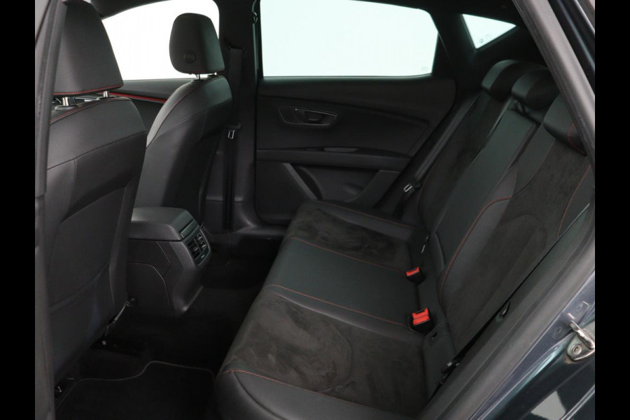 Seat Leon 1.5 TSI FR Ultimate Edition Black | Panoramadak | Stoelverwarming | Beats Audio | Virual Cockpit | Adaptive cruise | Full LED | Leder/Alcantara | Keyless | Navigatie | Sfeerverlichting