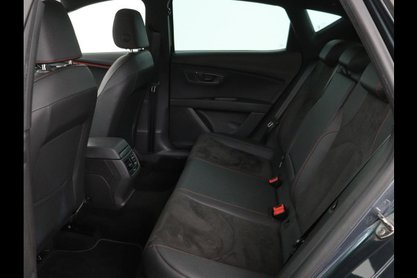 Seat Leon 1.5 TSI FR Ultimate Edition Black | Panoramadak | Stoelverwarming | Beats Audio | Virual Cockpit | Adaptive cruise | Full LED | Leder/Alcantara | Keyless | Navigatie | Sfeerverlichting