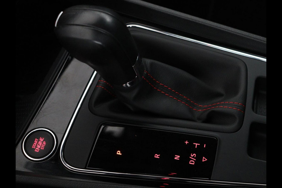 Seat Leon 1.5 TSI FR Ultimate Edition Black | Panoramadak | Stoelverwarming | Beats Audio | Virual Cockpit | Adaptive cruise | Full LED | Leder/Alcantara | Keyless | Navigatie | Sfeerverlichting