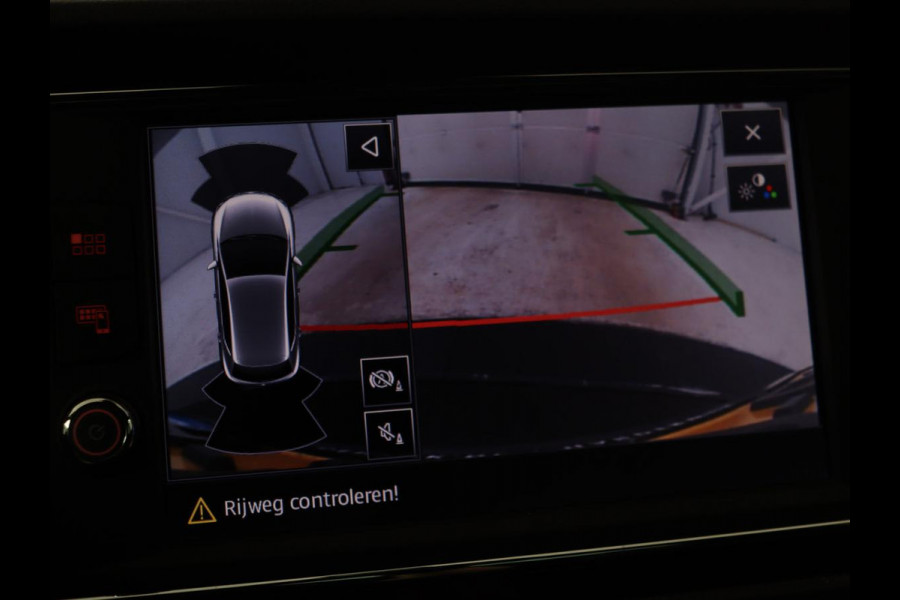 Seat Leon 1.5 TSI FR Ultimate Edition Black | Panoramadak | Stoelverwarming | Beats Audio | Virual Cockpit | Adaptive cruise | Full LED | Leder/Alcantara | Keyless | Navigatie | Sfeerverlichting
