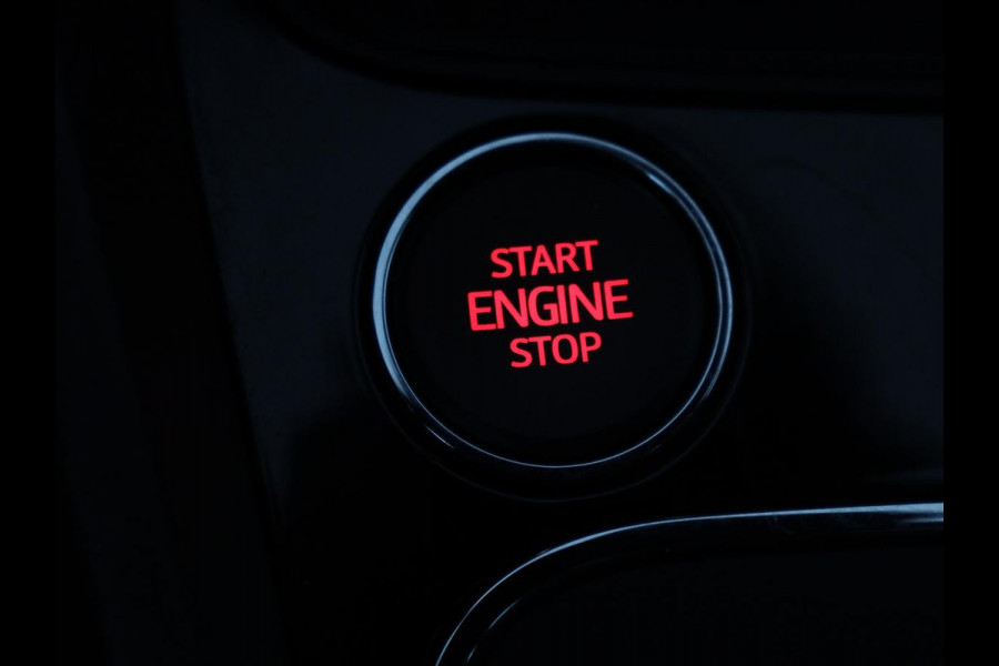 Seat Leon 1.5 TSI FR Ultimate Edition Black | Panoramadak | Stoelverwarming | Beats Audio | Virual Cockpit | Adaptive cruise | Full LED | Leder/Alcantara | Keyless | Navigatie | Sfeerverlichting