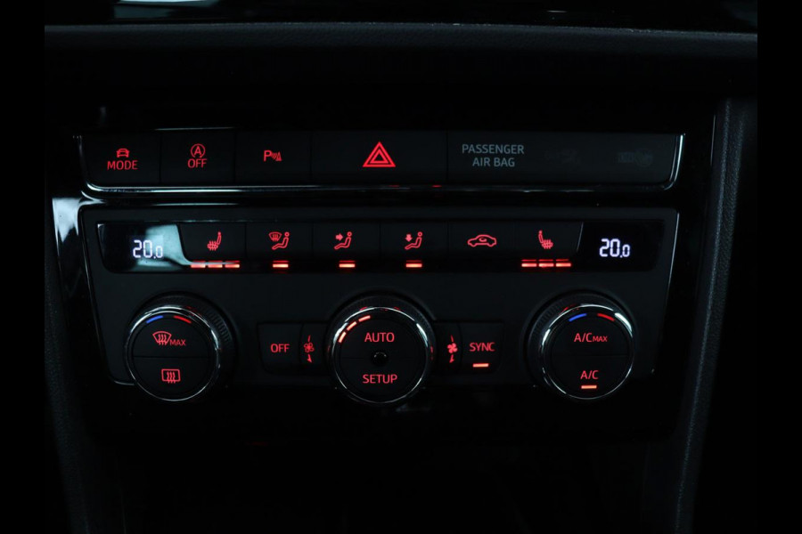 Seat Leon 1.5 TSI FR Ultimate Edition Black | Panoramadak | Stoelverwarming | Beats Audio | Virual Cockpit | Adaptive cruise | Full LED | Leder/Alcantara | Keyless | Navigatie | Sfeerverlichting