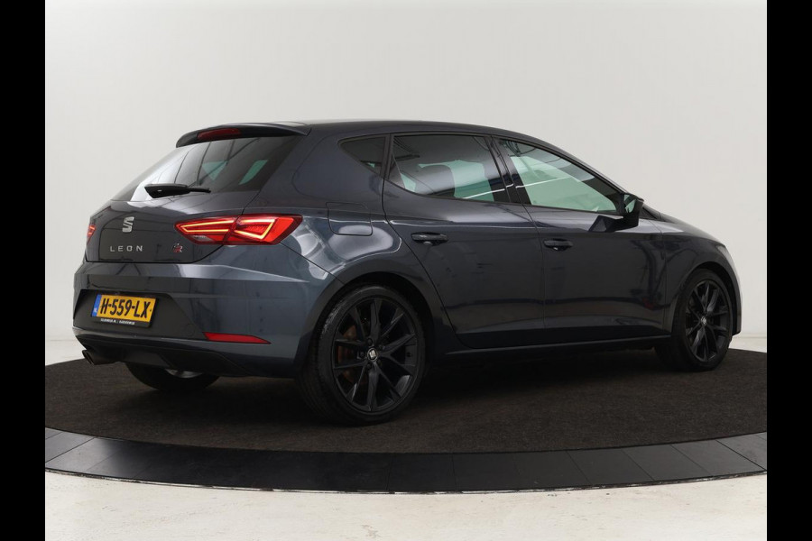 Seat Leon 1.5 TSI FR Ultimate Edition Black | Panoramadak | Stoelverwarming | Beats Audio | Virual Cockpit | Adaptive cruise | Full LED | Leder/Alcantara | Keyless | Navigatie | Sfeerverlichting