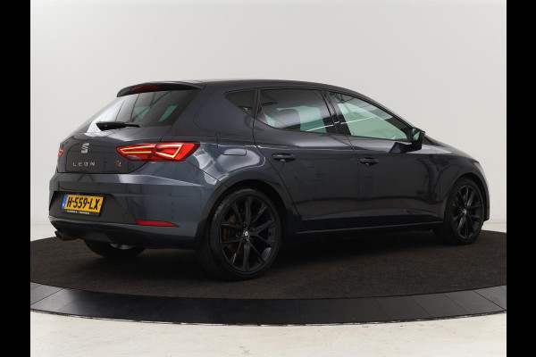 Seat Leon 1.5 TSI FR Ultimate Edition Black | Panoramadak | Stoelverwarming | Beats Audio | Virual Cockpit | Adaptive cruise | Full LED | Leder/Alcantara | Keyless | Navigatie | Sfeerverlichting