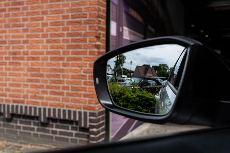 Volkswagen T-Roc 2.0 TSI 4Motion R-Line Pano / Beats / Camera