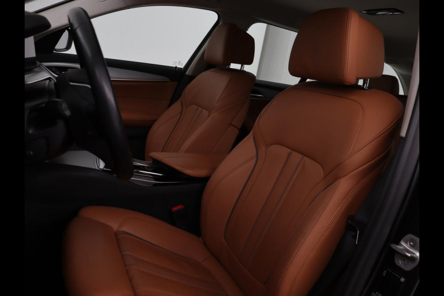 BMW 5 Serie 530e Business Edition Plus | Laser LED | Head-Up | Leder | Stoelverwarming | Trekhaak | Camera | Park Assist | Carplay | Navigatie | Memory | Live Cockpit