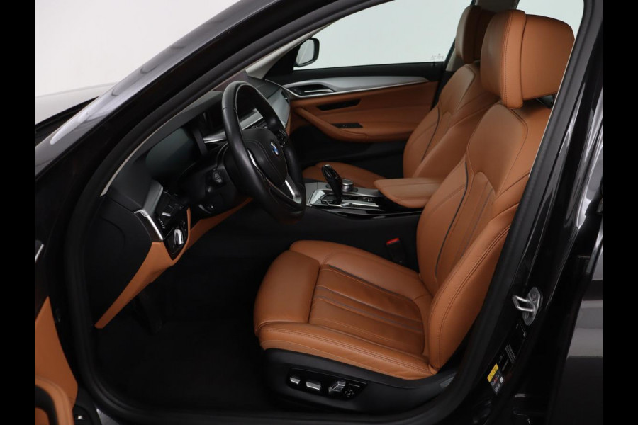 BMW 5 Serie 530e Business Edition Plus | Laser LED | Head-Up | Leder | Stoelverwarming | Trekhaak | Camera | Park Assist | Carplay | Navigatie | Memory | Live Cockpit