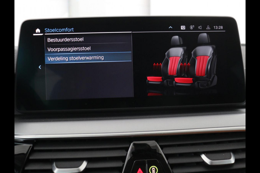 BMW 5 Serie 530e Business Edition Plus | Laser LED | Head-Up | Leder | Stoelverwarming | Trekhaak | Camera | Park Assist | Carplay | Navigatie | Memory | Live Cockpit