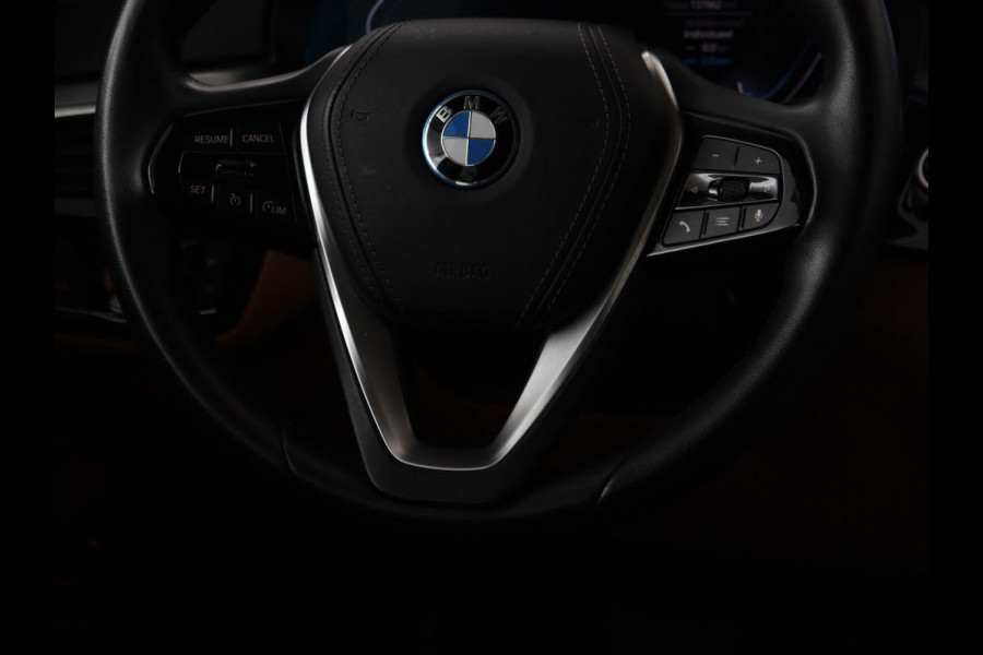 BMW 5 Serie 530e Business Edition Plus | Laser LED | Head-Up | Leder | Stoelverwarming | Trekhaak | Camera | Park Assist | Carplay | Navigatie | Memory | Live Cockpit