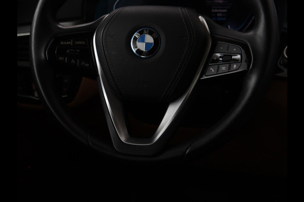 BMW 5 Serie 530e Business Edition Plus | Laser LED | Head-Up | Leder | Stoelverwarming | Trekhaak | Camera | Park Assist | Carplay | Navigatie | Memory | Live Cockpit