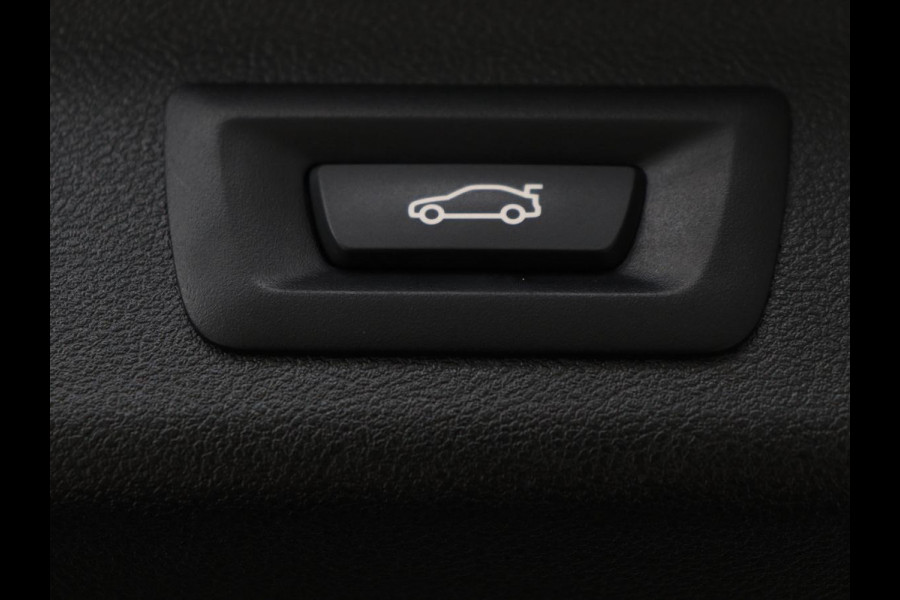 BMW 5 Serie 530e Business Edition Plus | Laser LED | Head-Up | Leder | Stoelverwarming | Trekhaak | Camera | Park Assist | Carplay | Navigatie | Memory | Live Cockpit