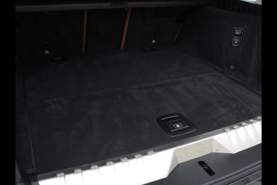 BMW 5 Serie 530e Business Edition Plus | Laser LED | Head-Up | Leder | Stoelverwarming | Trekhaak | Camera | Park Assist | Carplay | Navigatie | Memory | Live Cockpit