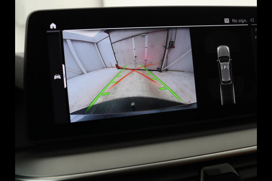 BMW 5 Serie 530e Business Edition Plus | Laser LED | Head-Up | Leder | Stoelverwarming | Trekhaak | Camera | Park Assist | Carplay | Navigatie | Memory | Live Cockpit