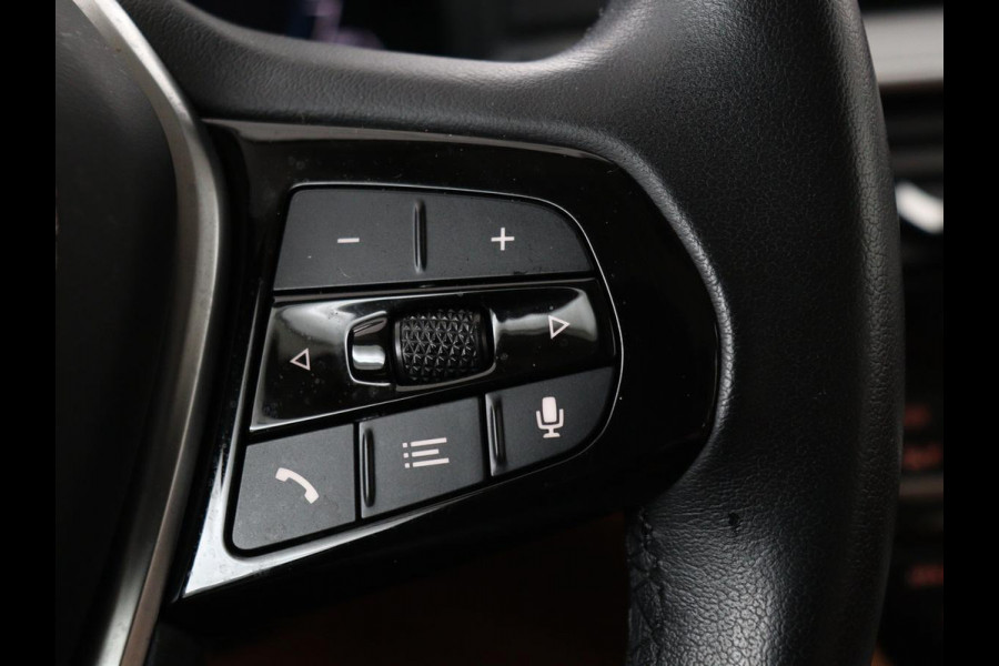 BMW 5 Serie 530e Business Edition Plus | Laser LED | Head-Up | Leder | Stoelverwarming | Trekhaak | Camera | Park Assist | Carplay | Navigatie | Memory | Live Cockpit