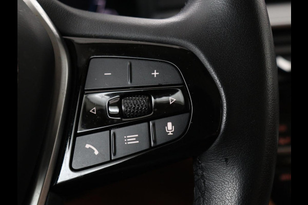 BMW 5 Serie 530e Business Edition Plus | Laser LED | Head-Up | Leder | Stoelverwarming | Trekhaak | Camera | Park Assist | Carplay | Navigatie | Memory | Live Cockpit