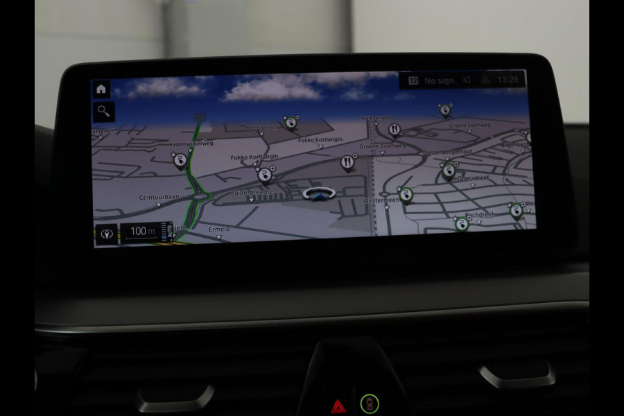 BMW 5 Serie 530e Business Edition Plus | Laser LED | Head-Up | Leder | Stoelverwarming | Trekhaak | Camera | Park Assist | Carplay | Navigatie | Memory | Live Cockpit