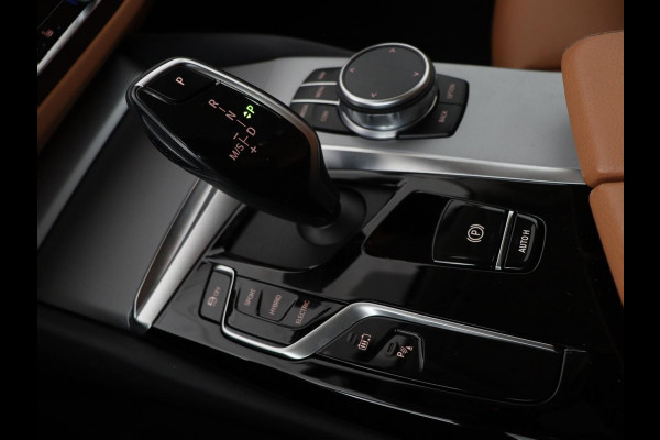 BMW 5 Serie 530e Business Edition Plus | Laser LED | Head-Up | Leder | Stoelverwarming | Trekhaak | Camera | Park Assist | Carplay | Navigatie | Memory | Live Cockpit
