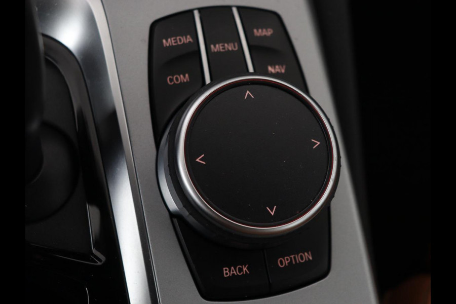 BMW 5 Serie 530e Business Edition Plus | Laser LED | Head-Up | Leder | Stoelverwarming | Trekhaak | Camera | Park Assist | Carplay | Navigatie | Memory | Live Cockpit