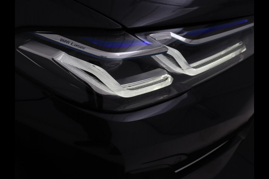BMW 5 Serie 530e Business Edition Plus | Laser LED | Head-Up | Leder | Stoelverwarming | Trekhaak | Camera | Park Assist | Carplay | Navigatie | Memory | Live Cockpit