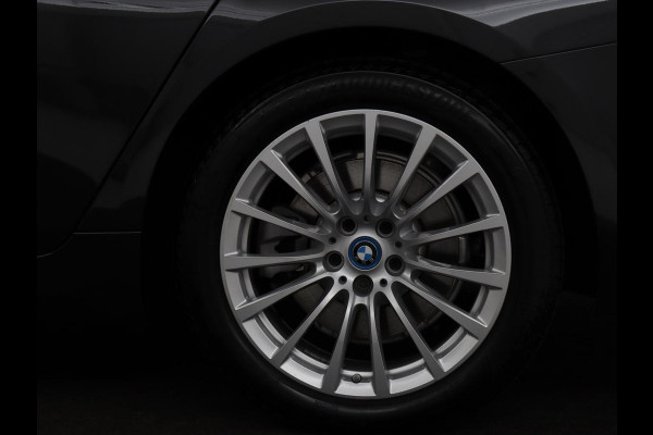 BMW 5 Serie 530e Business Edition Plus | Laser LED | Head-Up | Leder | Stoelverwarming | Trekhaak | Camera | Park Assist | Carplay | Navigatie | Memory | Live Cockpit
