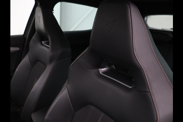 CUPRA Formentor 1.4 e-Hybrid VZ Performance | 245 PK | Stoel & stuurverwarming | Adaptive cruise | Camera | Carplay | Sfeerverlichting | Keyless | Navigatie | Sportstoelen | Full LED | PHEV