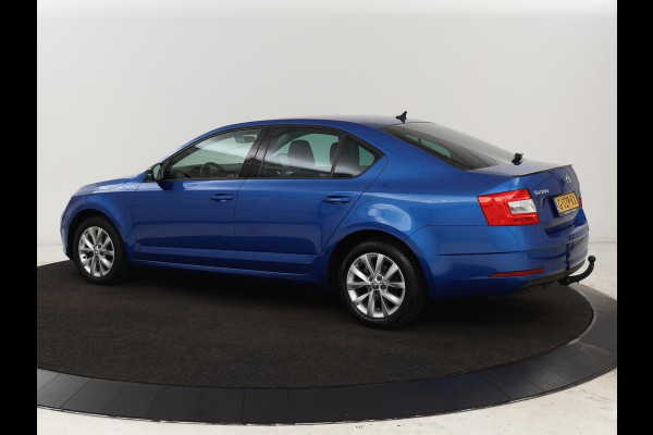 Škoda Octavia 1.5 TSI Business Edition | Stoelverwarming | Trekhaak | Carplay | Parkeerhulp | Navigatie | Verwarmde voorruit | Climate control | Cruise control