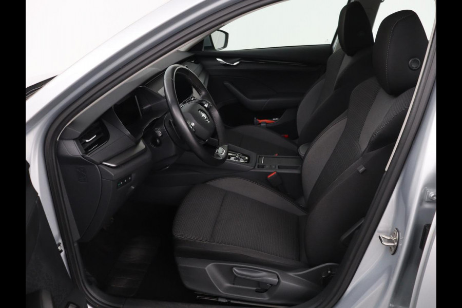 Škoda Octavia 1.5 e-TSI Business Edition | Stoelverwarming | Trekhaak | Keyless | Carplay | Navigatie | Full LED | Parkeerhulp | Digital Cockpit | Climate control | Cruise control