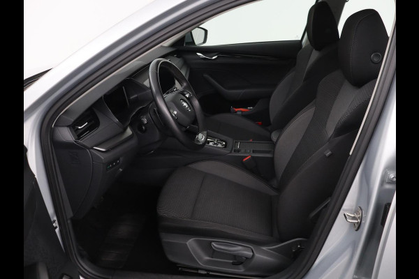 Škoda Octavia 1.5 e-TSI Business Edition | Stoelverwarming | Trekhaak | Keyless | Carplay | Navigatie | Full LED | Parkeerhulp | Digital Cockpit | Climate control | Cruise control