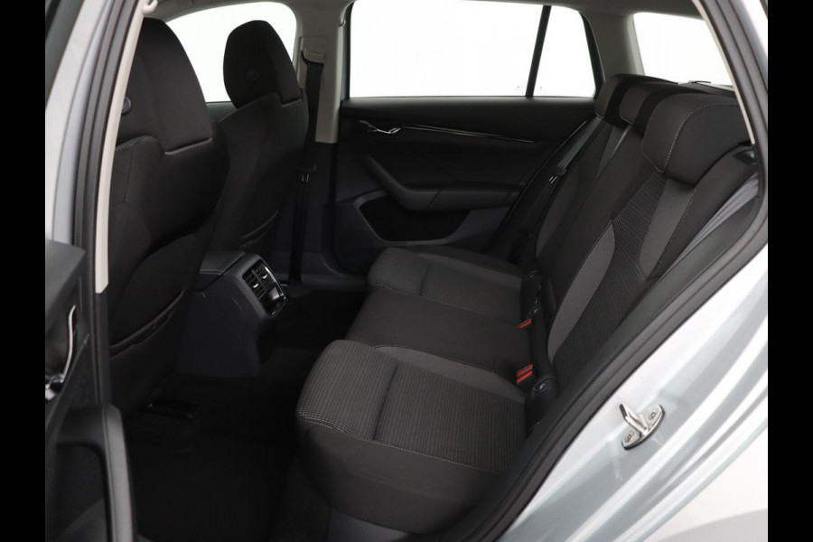 Škoda Octavia 1.5 e-TSI Business Edition | Stoelverwarming | Trekhaak | Keyless | Carplay | Navigatie | Full LED | Parkeerhulp | Digital Cockpit | Climate control | Cruise control