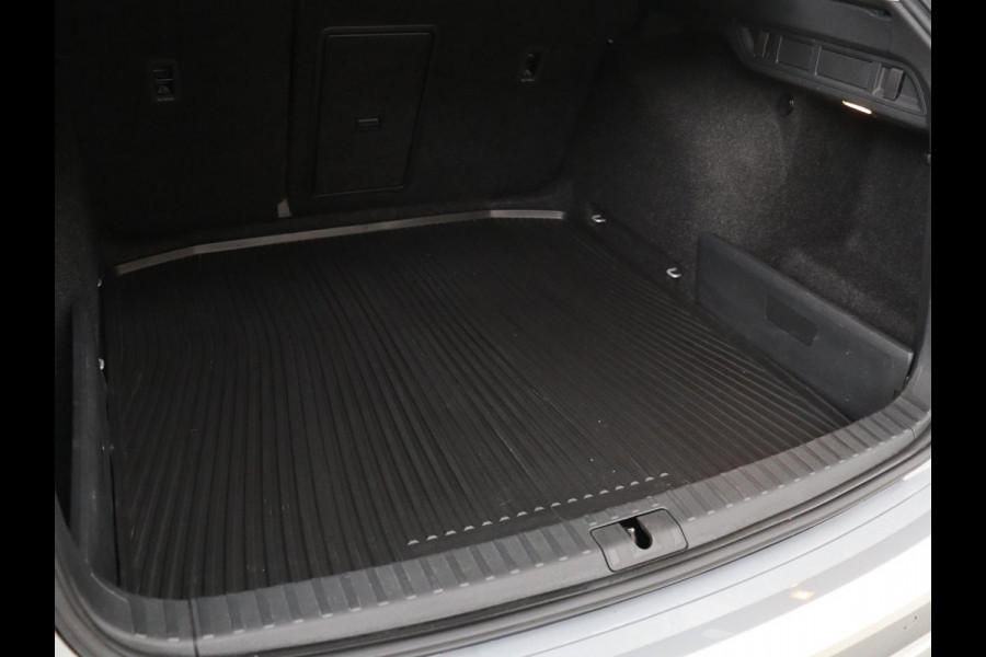 Škoda Octavia 1.5 e-TSI Business Edition | Stoelverwarming | Trekhaak | Keyless | Carplay | Navigatie | Full LED | Parkeerhulp | Digital Cockpit | Climate control | Cruise control