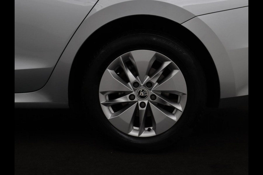 Škoda Octavia 1.5 e-TSI Business Edition | Stoelverwarming | Trekhaak | Keyless | Carplay | Navigatie | Full LED | Parkeerhulp | Digital Cockpit | Climate control | Cruise control